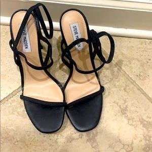 Steve massed black sandals